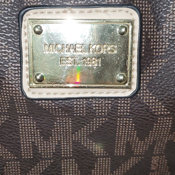 Michael Kors Signature Bowling Pocketbook - Picture 4 of 10